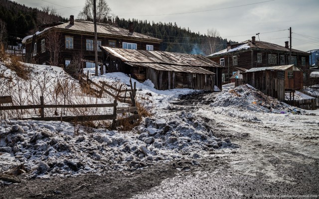 Суровая жизнь в поселке "Коммунар"