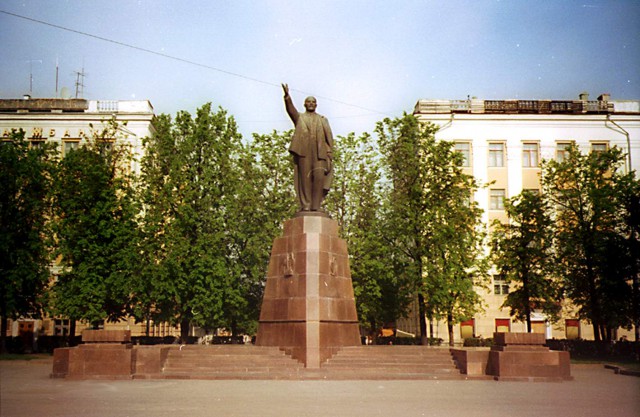Памятники Ленину
