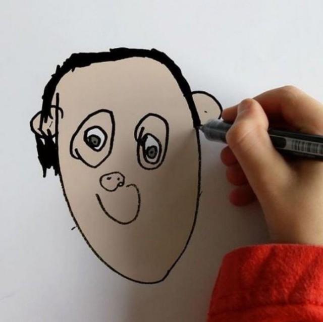 Отец фотошопит рисунки своего 6-летнего сына