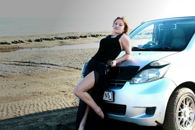 Красавицы и праворульные автомобили