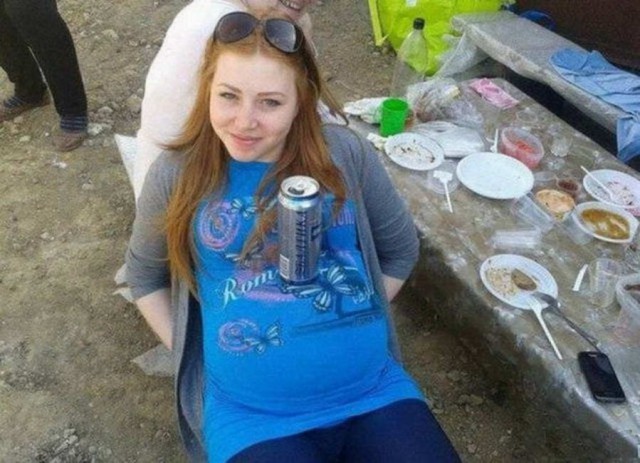 Дуры, хватит выёживаться перед фотиком