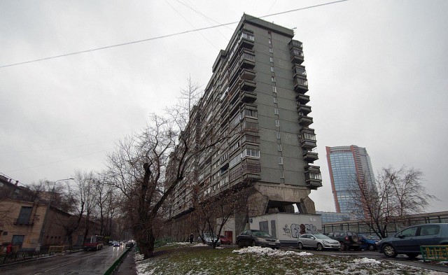 «Дом-сороконожка» — странная московская высотка времён СССР