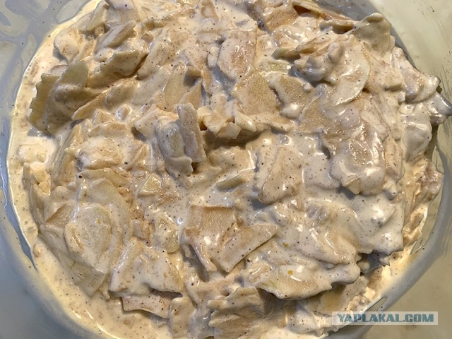 Быстро-вкусно: пирог на сметане с персиками