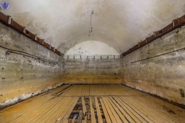 "Бункер Жукова", построенный во время ВОВ на глубине 30 метров. Много лет он был затопленным, а теперь откачан