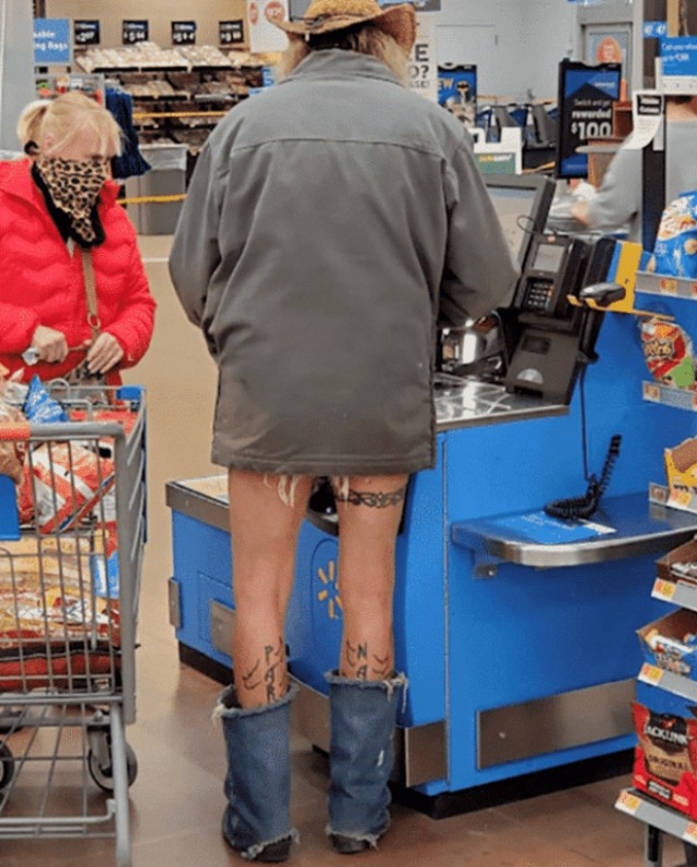 Walmart место сбора фриков
