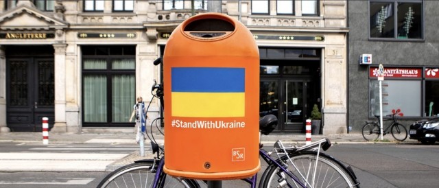 Урок для украинских СМИ: не всё желто-голубое означает поддержку Украины.
