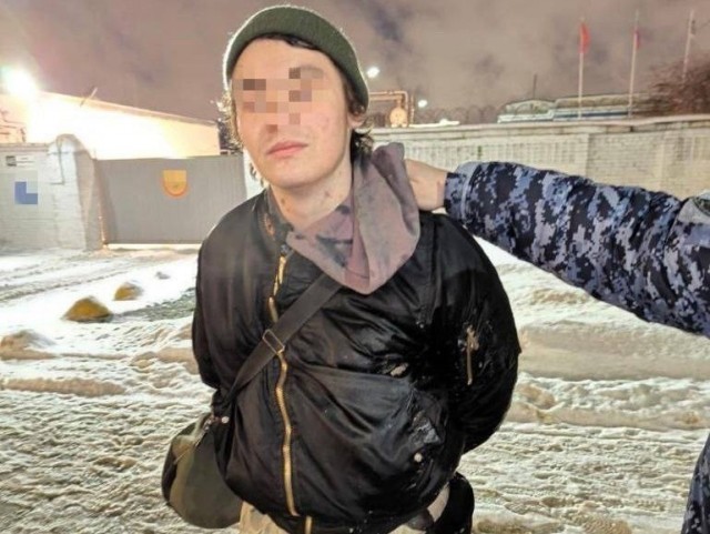 Вандалы громили остановку в Московском районе на улице Орджоникидзе