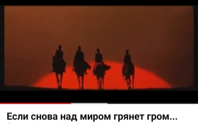 Монумент «Родина-мать зовет!» на фоне заката