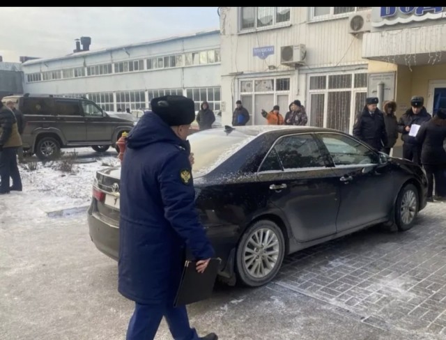 Водителя служебной Camry уполномоченного по правам ребенка вызовут в ГАИ