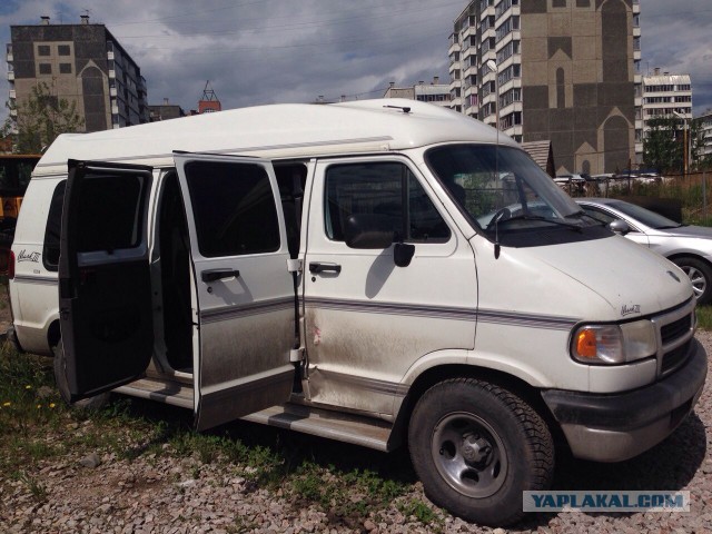 продам монстра Dodge Ram Van, 1996 год