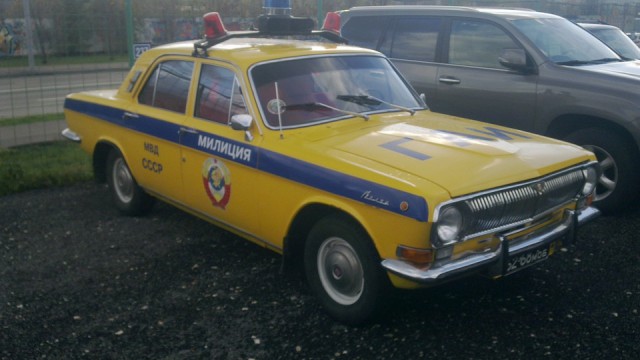 Медведев подписал постановление о новых цветах полицейских автомобилей