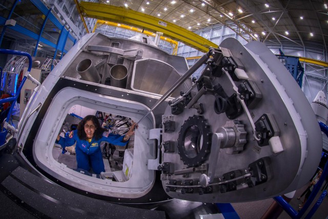Первая посадка Dragon v2 от Spacex
