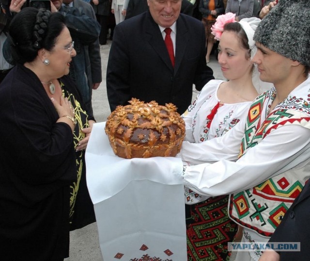 РПЦ отбирает школы: Русь пора крестить повторно