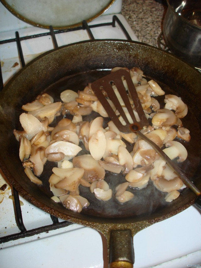 Тушёный картофель с грибами