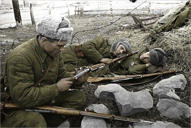 Фотографии связанных с историей Красной и Советской Армии.