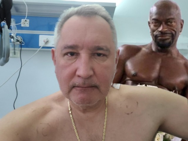 Рогозин направил ранивший его осколок от снаряда из Caesar послу Франции