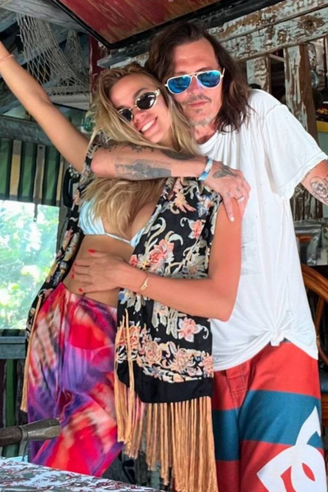 Джонни Депп собирается жениться на русской модели Юлии Власовой