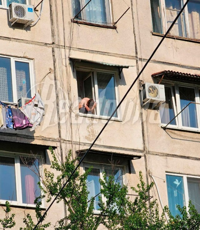 Пьяный приморец прикемарил на краю подоконника 6 этажа — спасать его здоровый сон пришлось спасателям