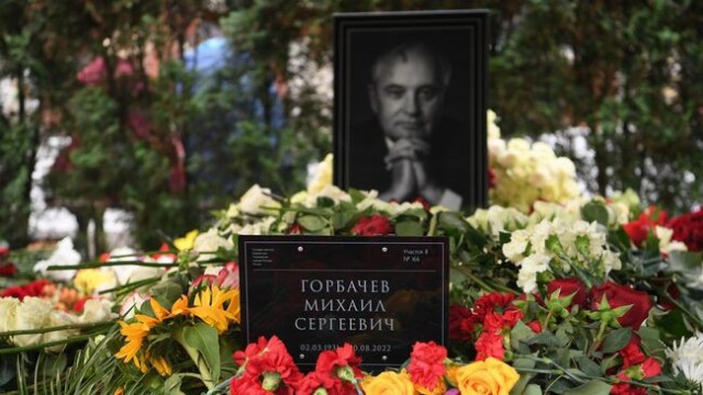 Надгробный монументализм.