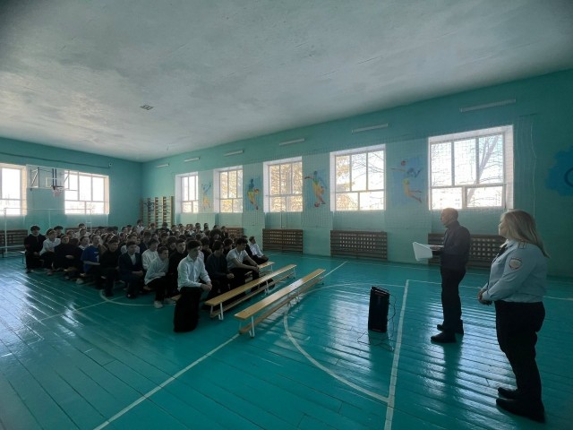 На фоне отказов в согласовании митингов полиция Ишимбая провела со школьниками «профилактическую беседу» об «опасности» участия в публичных мероприятиях