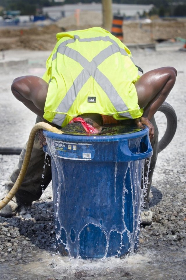 Жара: Если хочешь быть здоров - обливайся!