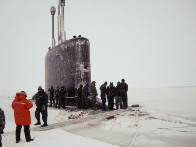 Взломанный арктический лёд