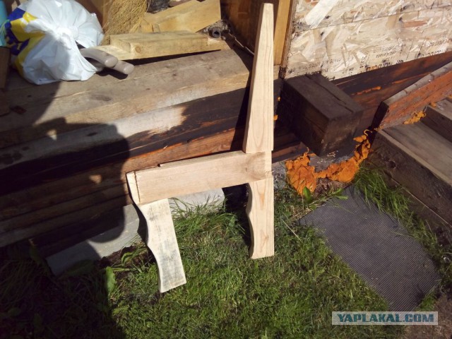 Садовая дорожка и скамейка для отдыха