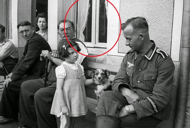 По XX веку с фотоаппаратом