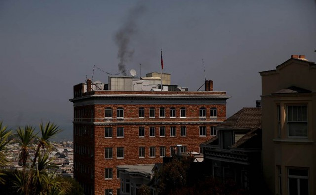 Над российским консульством в Сан-Франциско заметили черный дым