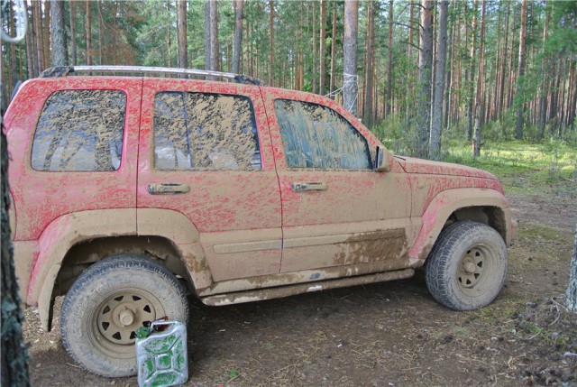 Старый Grand Cherokee, на тестовой трассе "Jeep Territory"