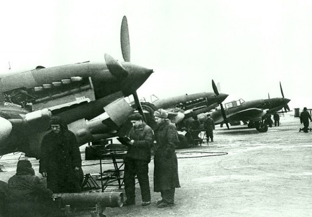 ИЛ-2 - бронированный самолет штурмовой авиации Великой Отечественной войны