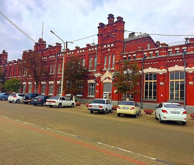 Колоризированное фото вокзала в СССР.