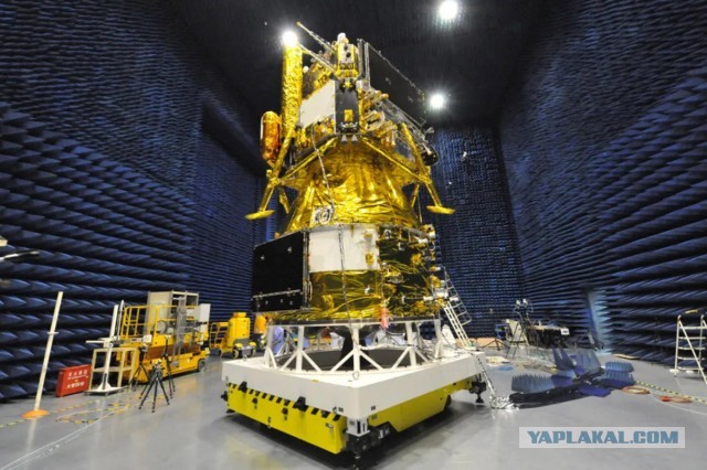 Китайский космический аппарат «Чанъэ-5» вышел на лунную орбиту и готовится к посадке 