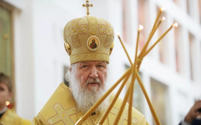 Патриарх Кирилл призвал отказаться от покупки "левых" свечей