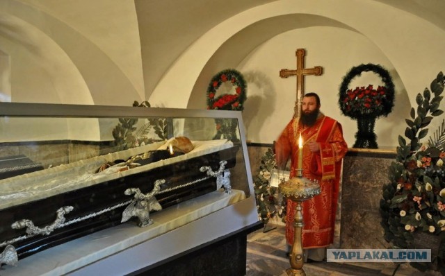 В Госдуме призвали убрать захоронения лидеров СССР с Красной площади
