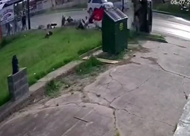 В Техасе машина протаранила толпу мигрантов