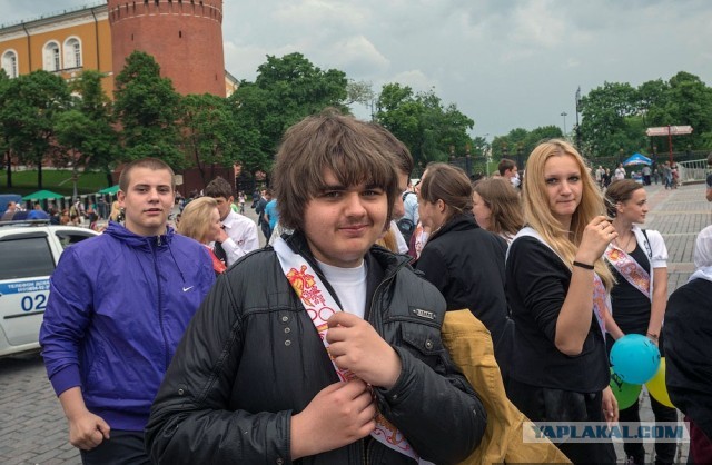 Школьницы на последнем звонке 2013