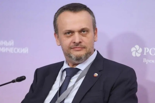 Министр Никитин: через 10 лет вести машину будет так же странно, как скакать по шоссе на лошади