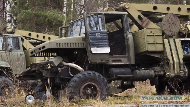 Вечный ремонт. Заброшенная военная техника.