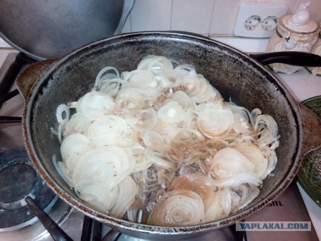 Бараньи ребрышки с луком