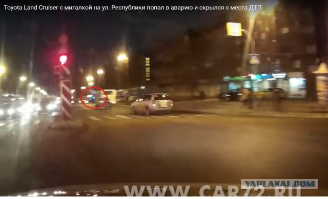 В Тюмени Land Cruiser с мигалкой скрылся с места ДТП