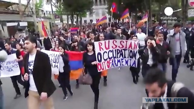 Протестующие разгромили офис фонда Сороса в центре Еревана