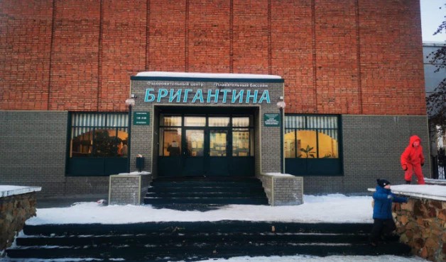 «Я была одна совсем. Голая»: пока сибирячка принимала душ в бассейне, к ней зашел мужчина