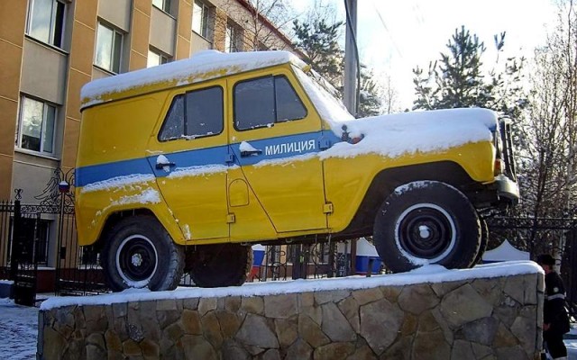 В Туапсе в желто-синие цвета выкрасили городской фонтан