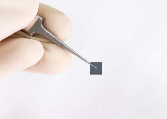 Грандиозный прорыв в мире батареек. Найден способ создавать аккумуляторы меньше горошины с емкостью в 100 раз выше, чем у всех