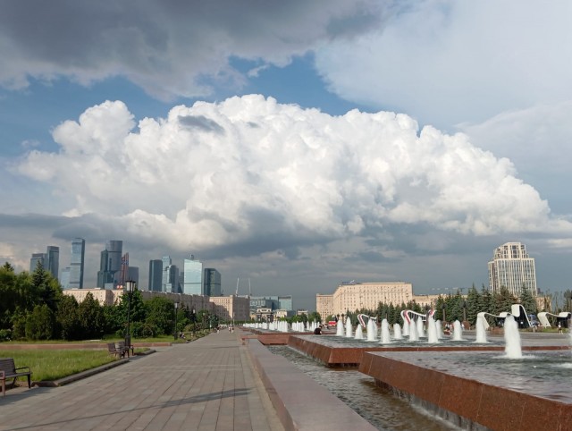 Закат после грозы в Москве