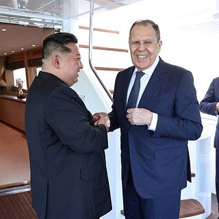 Сергнй Викторович Лавров оживил пляж  Вонсан-Кальма в КНДР