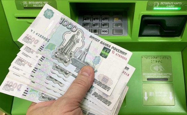 ЦБ РФ продлил до марта 2026 года ограничения на снятие наличной валюты