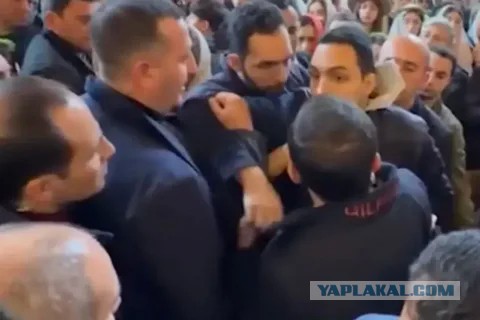 В Армении арестовали школьника после попытки ударить Пашиняна