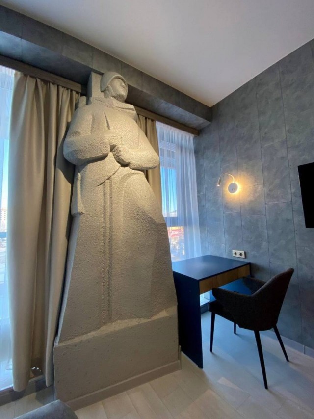 Мемориал в номере гостиницы